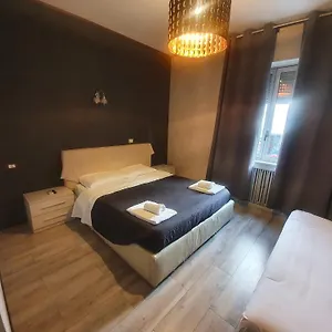 Sira House 2*, Mediolan Włochy